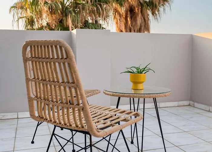 Διαμέρισμα Aeolos Loft - 3 Min Walk To Beach & Town *